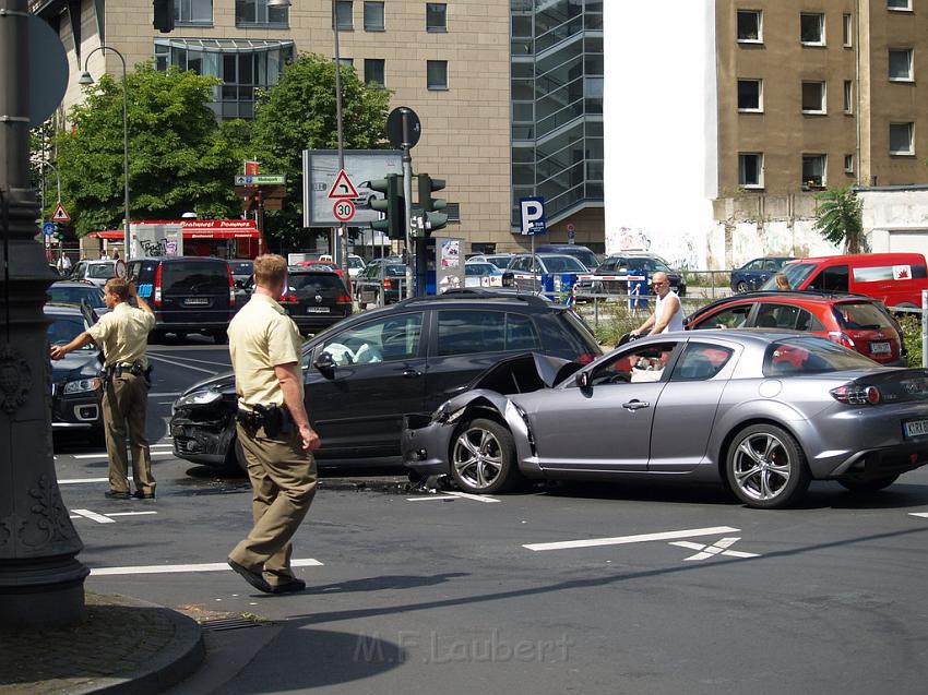 VU Koeln Hansaring Am Kuempchenshof P73.JPG